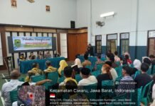Bhabinkamtibmas Desa Ciwaru Hadiri Pelantikan Perangkat Desa
