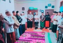 Pererat Silaturahmi, Bhabinkamtibmas Desa Kapandayan Hadiri Tahlilan Hari Ke-7 Warga Binaan