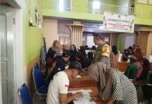 Bhabinkamtibmas Desa Salareuma Kawal Penyaluran Bantuan Pangan Beras untuk 330 KPM
