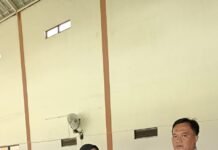 Bhabinkamtibmas Desa Mekarsari Kawal Penyaluran Bantuan Pangan Beras