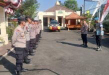 ARAHAN KAPOLSEK LURAGUNG KEPADA SEMUA ANGGOTA PADA SAAT PIMPIN APEL PAGI
