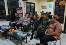 Kapolsek Fasilitasi Nobar Final Piala Presiden, Wujudkan Kebersamaan TNI-Polri dan Warga