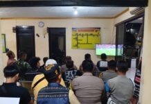 Kapolsek Fasilitasi Nobar Final Piala Presiden 2026, Perkuat Sinergitas TNI-Polri dan Warga