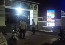 Gempur Potensi Kejahatan Malam, Patroli KRYD Polsek Mandirancan Sambangi SMAN 1 Mandirancan Sambil Sapa Penjaga Sekolah
