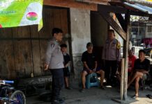 Menjaga Kedamaian Desa Lewat Dialog, DDS Bhabinkamtibmas Polsek Mandirancan Aiptu Taufik di Blok Simaja