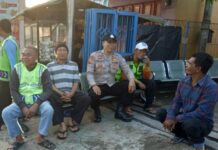 Menjalin Kedekatan di Pangkalan Ojek, DDS Sambang Kamtibmas Bhabinkamtibmas Polsek Mandirancan Aipda Sonita