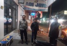 Polsek Kramatmulya Laksanakan Patroli Malam Saat Antisipasi tindak kriminalitas dan Gangguan Kamtibmas Sambangi Ojeg Pangkalan Desa Kramatmulya