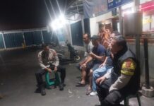 Polsek Kramatmulya Laksanakan Patroli Malam Saat Antisipasi tindak kriminalitas dan Gangguan Kamtibmas Sambangi Warga Masyarakat Desa Kalapagunung