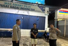 Gelorakan Poskamling dan Kewaspadaan Malam, Unit SPKT 2 Polsek Mandirancan Sambangi Warga Blok Kasab Desa Nanggela