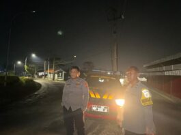Bentengi Pemukiman Warga dari Curanmor, Unit SPKT 2 Polsek Mandirancan Patroli Dini Hari di Desa Salakadomas