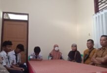 Memperkuat Benteng Karakter Pelajar, Kapolsek Mandirancan Mencegah Kenakalan Remaja di SMPN 1 Mandirancan