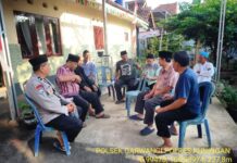 Hadir di Tengah Duka Warga, Bhabinkamtibmas Polsek Garawangi Laksanakan Giat Takziah