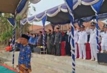 Sinergi Pimpinan di HUT RI ke-81, Kapolsek Mandirancan AKP Atang Mulyana. SE Beserta Ibu Ikuti Upacara Kenegaraan