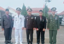 Merajut Kebersamaan di Hari Kemerdekaan, Kapolsek Mandirancan AKP Atang Mulyana. SE Beserta Ibu Hadiri Upacara HUT RI ke-81