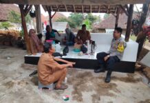 Sinergitas Desa Terjaga, Bhabinkamtibmas Polsek Mandirancan Desa Randobawagirang Ngariung Bersama Perangkat Desa