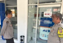 Jaga Stabilitas Kamtibmas Pascaupacara, Ka SPKT 3 Polsek Mandirancan Patroli Cek Obvit Perbankan