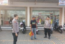 Benteng Pertahanan Ekonomi, Unit Patroli Polsek Mandirancan Perketat Pengawasan di Pusat Perbelanjaan Minimarket