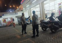 Cahaya di Tengah Malam, Unit Patroli Polsek Mandirancan Hadir Jaga Ketenangan Warga