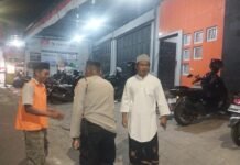 Polsek Kramatmulya Laksanakan Patroli Malam Antisipasi tindak kriminalitas dan Gangguan Kamtibmas Sambangi Warga Desa Kalapagunung