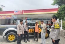 Anggota Polsek Kramatmulya Melaksanakan patroli Siang antisipasi terjadinya Gangguan Kamtibmas dan tindak kriminalitas Sambangi Warga Desa Cilaja