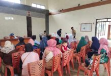 Bhabinkamtibmas Desa Patalagan Polsek Pancalang Monitoring Penyaluran Bantuan Pangan Beras di Desa Patalagan untuk 348 Keluarga Penerima Manfaat, Pastikan Distribusi Berjalan Aman, Tertib dan Lancar