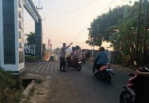 Anggota Polsek Pancalang Laksanakan PH Pagi di Depan SMKN 6 Kuningan, Pastikan Keamanan Lalulintas dan Kelancaran Aktivitas Masyarakat