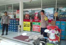 Menutup Celah Kriminalitas, Bhabinkamtibmas Polsek Mandirancan Sikat Potensi Premanisme di Pusat Perbelanjaan