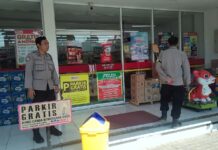 Menjaga Kenyamanan Konsumen, Bhabinkamtibmas Polsek Mandirancan Gencarkan Patroli Anticalo di Toserba dan Minimarket