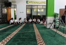 Merajut Ukhuwah di Rumah Allah, Kanit Propam Polsek Mandirancan Hadiri Pelantikan BKMM-DMI dan Maulid Nabi