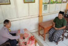 Antisipasi Gangguan Kamtibmas, Bhabinkamtibmas Polsek Mandirancan Sambangi Warga Desa Sukasari dan Ajak Aktifkan Pos Ronda