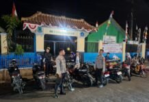 PATROLI KRYD MALAM POLSEK LURAGUNG BERIKAN HIMBAUAN KAMTIBMAS TERKAIT BAHAYA NARKOBA KEPADA ANAK MUDA