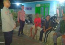PATROLI POLSEK LURAGUNG BERIKAN HIMBAUAN KAMTIBMAS TERKAIT ANTISIPASI GANGGUAN KAMTIBMAS SERTA KARHUTLA KEPADA MASYARAKAT DESA CILEUYA