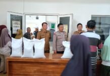 Bhabinkamtibmas Desa Cimaranten Pastikan Penyaluran Bantuan Pangan Beras untuk 278 KPM Berjalan Lancar