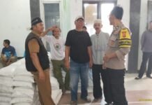 Polri Hadir di Tengah Masyarakat, Bhabinkamtibmas Desa Susukan Monitoring Penyaluran Bantuan Pangan Beras