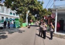 Anggota Polsek Ciawigebang Amankan Grand Launching Kampus IAI Al-Ikhlas Kuningan