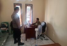 Bhabinkamtibmas Polsek Ciawigebang Aktif Sambangi Perangkat Desa Suganangan, Pantau Situasi Kamtibmas