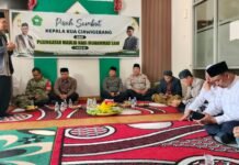 PS. Panit 2 Samapta Polsek Ciawigebang Hadiri Pisah Sambut Kepala KUA dan Peringatan Maulid Nabi Muhammad SAW 1448 H
