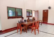 Bhabinkamtibmas Desa Kadurama Koordinasi dengan Kepala Desa dalam Pencegahan Karhutla