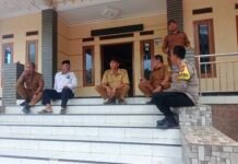 Bhabinkamtibmas Polsek Pancalang Sambangi Desa Mekarjaya, Sampaikan Edukasi Kamtibmas untuk Antisipasi Karhutla, C3, dan Berbagai Potensi Gangguan Keamanan dan Ketertiban