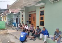 Bhabinkamtibmas Polsek Ciawigebang Edukasi Warga Desa Kapandayan tentang Bahaya Kebakaran Hutan dan Lahan