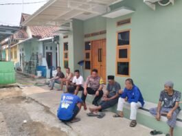 Bhabinkamtibmas Polsek Ciawigebang Edukasi Warga Desa Kapandayan tentang Bahaya Kebakaran Hutan dan Lahan