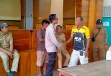 Anggota Unit Patroli Polsek Cidahu Polres Kuningan Melaksanakan Sambang ke Perangkat Desa Legok Sampaikan Himbauan Kamtibmas