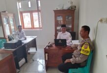 Bhabinkamtibmas Polsek Ciawigebang Koordinasi dengan Perangkat Desa Sukaraja Antisipasi Karhutla