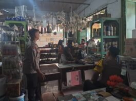 Jalin Kemitraan, Patroli Polsek Cidahu Sambangi Toko Bangunan
