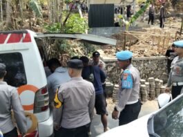 Personel Polsek Ciwaru Hadiri Pemakaman Aiptu Yayan, Personel Polairud Polres Cirebon Kota