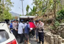 Personel Polsek Ciwaru Hadiri Pemakaman Personel Polres Cirebon