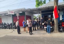 Kapolsek Ciawigebang Pimpin Pengamanan Nobar Persija Jakarta vs Persib Bandung di Coffee Koka Desa Ciputat
