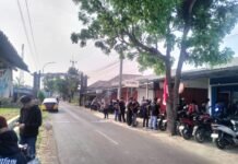 Polsek Ciawigebang Amankan Nobar Persija Jakarta vs Persib Bandung Di Coffee Koka