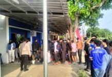 Polsek Ciawigebang Hadir Amankan Nobar Laga Persija Jakarta vs Persib Bandung di Coffee Koka