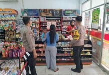 Jaga Keamanan Usaha, Patroli Polsek Cidahu Sambangi ALFAMART Desa Cidahu